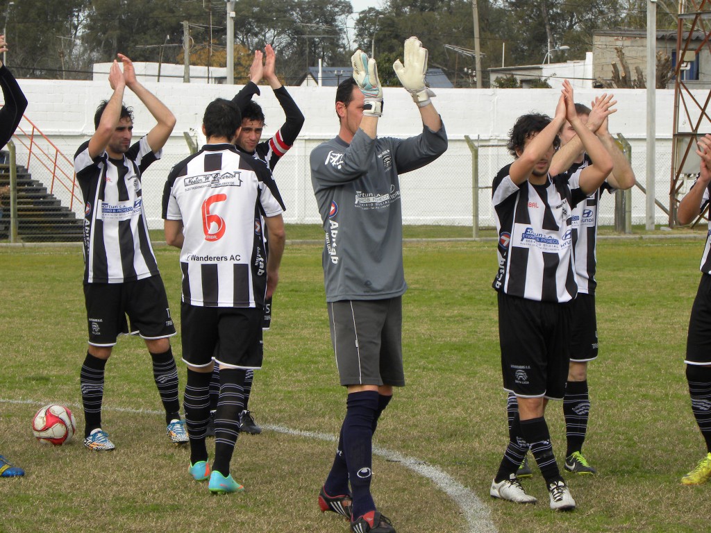 Wanderers, equipo que tuvo bastante renovación respecto a la primera parte y la participación en la Copa de Clubes, comenzó con mejor pie el Clausura: dos victorias y un empate hasta el momento.