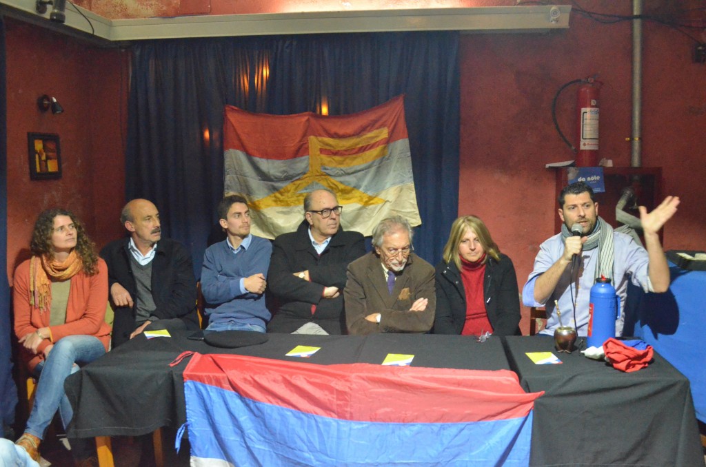 Mariano Bianchino, presidente de la Mesa Departamental del Frente Amplio, haciendo uso de la palabra en la presentación del pasado jueves.