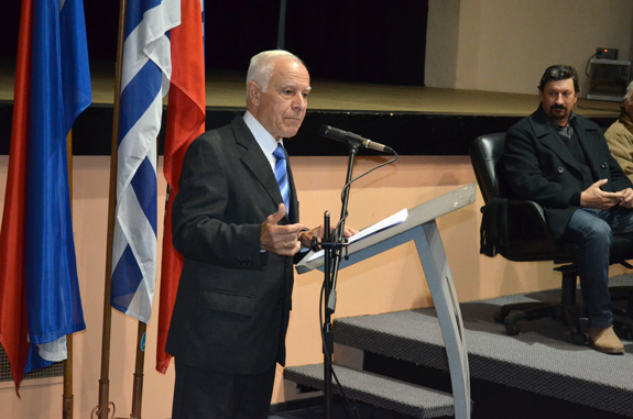 Gerardo Molina inaugurando la presentación.