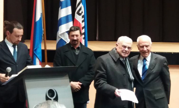 Mario Icasuriaga, uno de los escritores que recibió un reconocimiento por parte de la Dirección General de Cultura de la Comuna, junto al autor de ‘La Página Literaria. 25 años’.