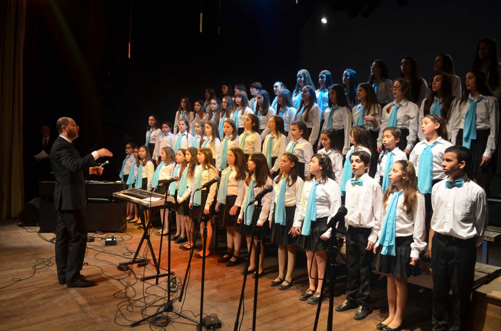Presentación del Coro Guadalupe en su espectáculo ‘Abrazo Coral Juvenil’, celebrando sus catorce años de creación.