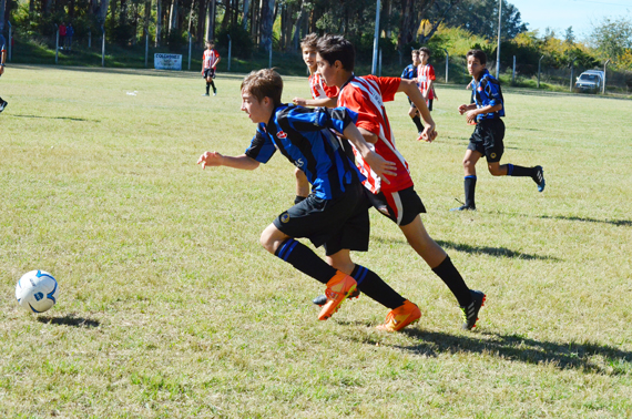 En el Parque Liverpool el encuentro de Sub 15 fue intenso y muy parejo. Finalizó con empate en dos goles y alguna ‘picantina’… pero todo fue pasajero.